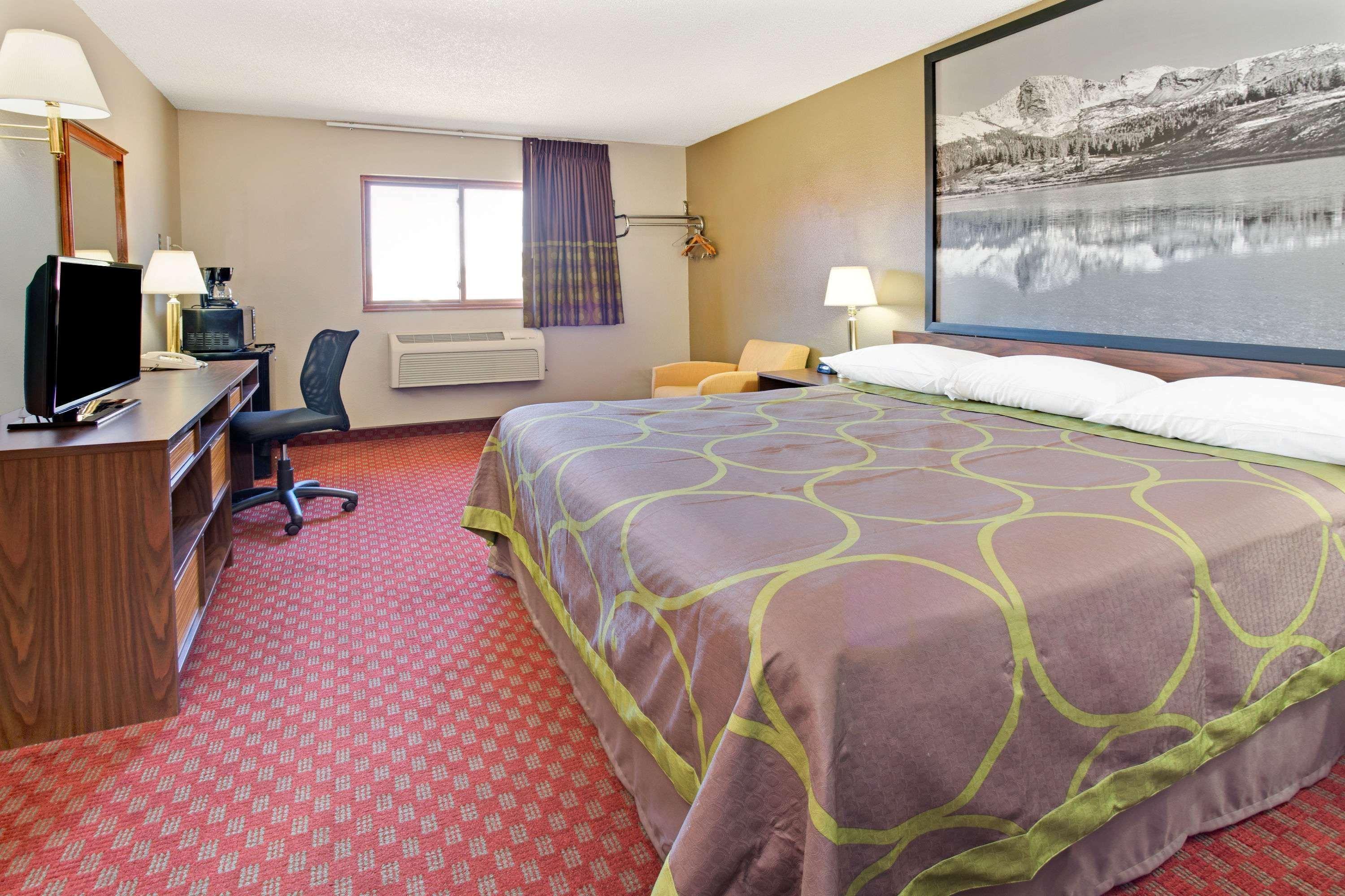 Super 8 By Wyndham Longmont/Del Camino Hotel Bagian luar foto